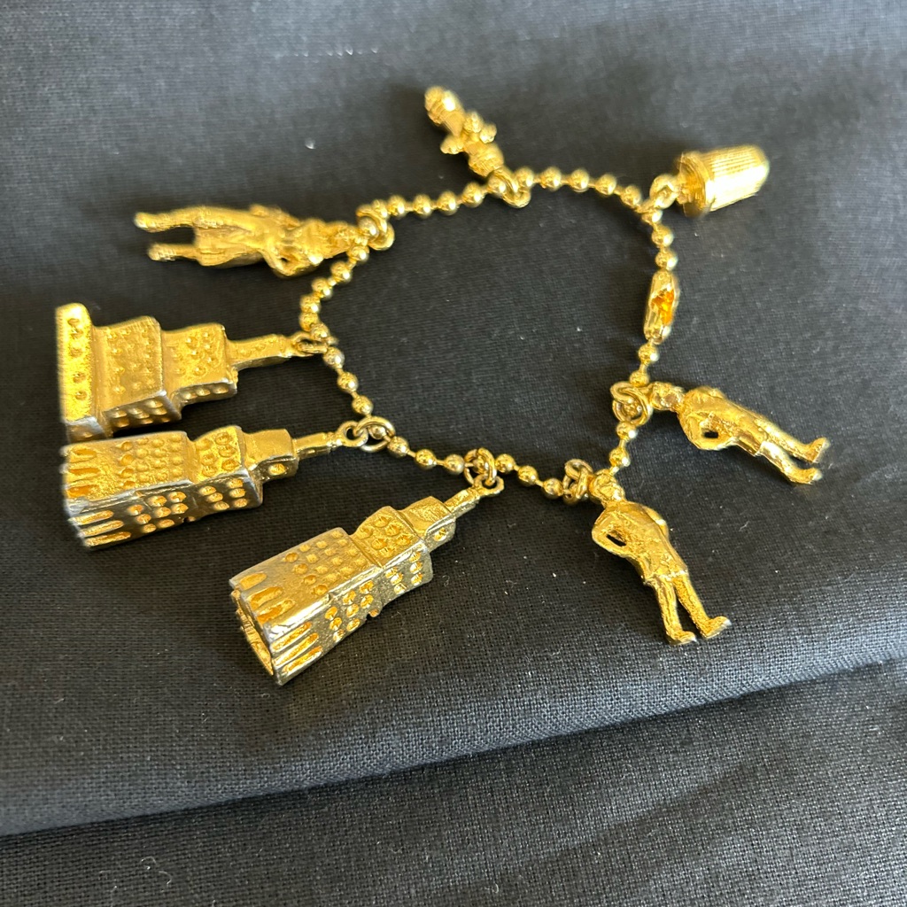 Very Rare Dkny And Robert Lee Morris Gold Bracelet With Nyc Twin Towers 1987